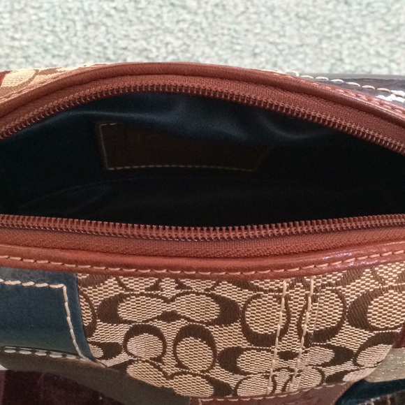 Coach Hand Bag - Picture 6 of 7